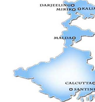 नक्सलियों ने एक स्वयंसेवी समूह के दफ्तर को उड़ा दिया जबकि मार्क्‍सवादी कम्युनिस्ट पार्टी(माकपा) के एक कार्यालय में आग लगा दी।